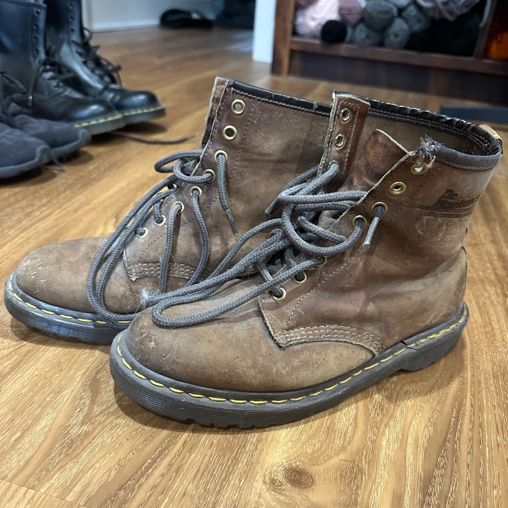 Vtg Dr Martens Brown Boots Lace up Women's sz 9 Distressed Used Doc Made England